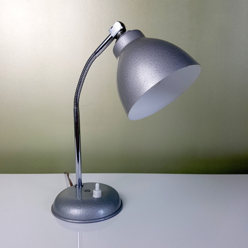 Petite lampe de bureau Grise peinture martelée Style 50s