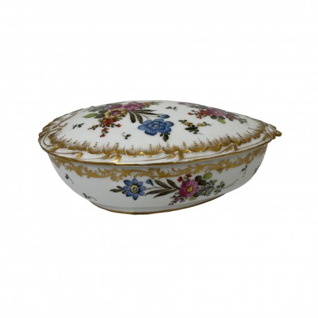 Boite bonbonniere en porcelaine de Limoges décor floral peint main