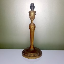 Pied lampe ancien en bois sculpté doré