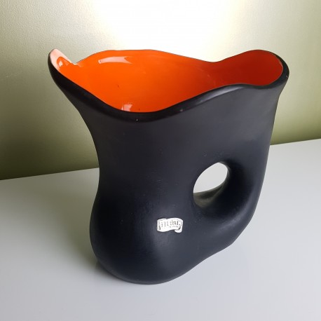 Vase Pichet Céramique noire et orange Almi forme libre moderniste