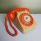 Rare téléphone Socotel S63 cadran rotatif bicolore beige et orange avec écouteur