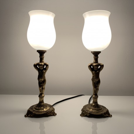 Paire de lampes en bronze ou laiton doré décor d’enfant chérubin