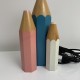 Lampe en bois polychrome vintage a decor de crayons