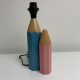 Lampe en bois polychrome vintage a decor de crayons